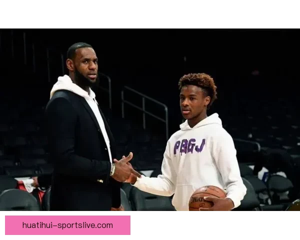 NBA历史首例父子同场助攻 布朗尼接詹姆斯传球命中三分